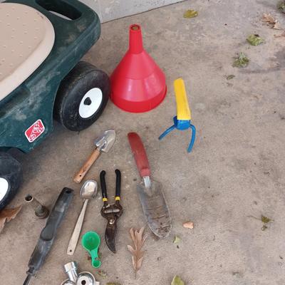 STEP 2 YARD GARDENING SEAT/CART AND GARDENING TOOLS