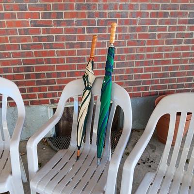 3 PLASTIC STACKING CHAIRS AND 2 UMBRELLAS