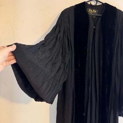 Clergy Robes and Toles - Size Large (O-DZ)