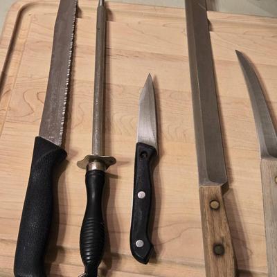 Wood Cutting Board and Knife Block with Mixed Knives