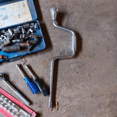 VARIETY OF SOCKETS, RATCHET, SOCKET ORGANIZER