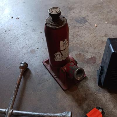 BOTTLE JACK, 4 WAY LUG WRENCH, CAR HEATER/FAN, TROUBLE LIGHT, MORE