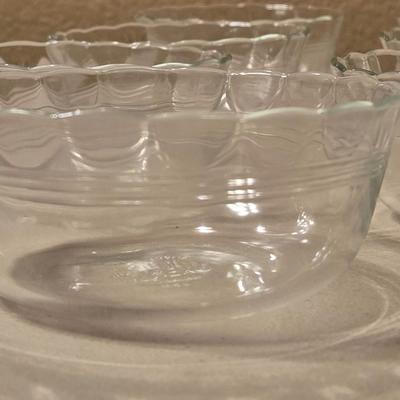 Small Scalloped Edge Pyrex Bowls