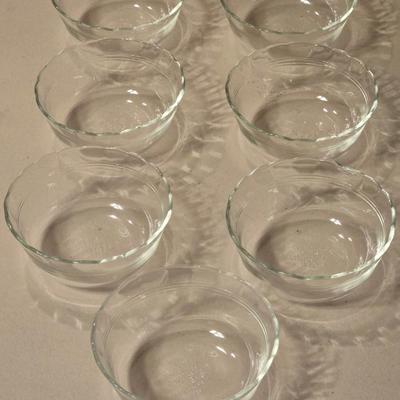 Small Scalloped Edge Pyrex Bowls