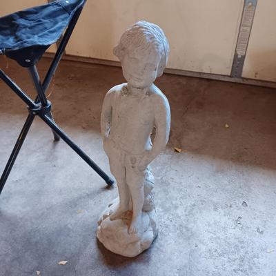 FOLDING UMBRELLA CHAIR AND A CONCRETE YARD ART