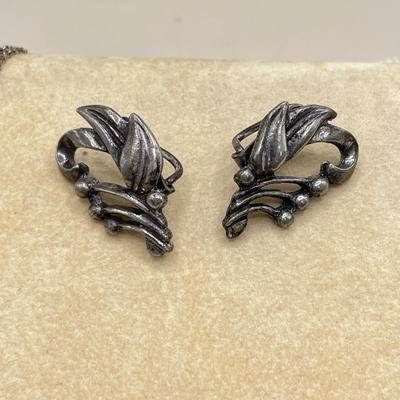 Stuart Nye Pendant, Filigree Clip Earrings & Silver Fashions (ST-SS)