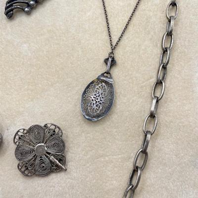 Stuart Nye Pendant, Filigree Clip Earrings & Silver Fashions (ST-SS)