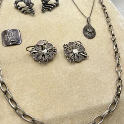 Stuart Nye Pendant, Filigree Clip Earrings & Silver Fashions (ST-SS)