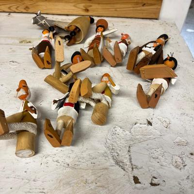 Nutcrackers & Christmas Decor (B2-MG)
