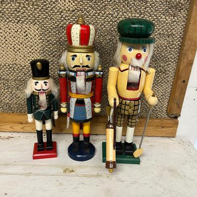 Nutcrackers & Christmas Decor (B2-MG)