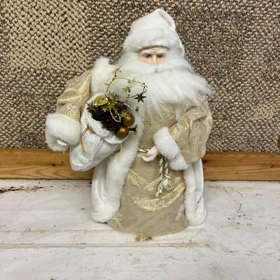 Nutcrackers & Christmas Decor (B2-MG)