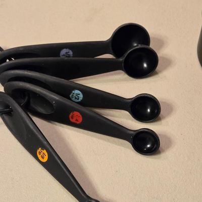 Black Plastic Measuring Cups and Spoons