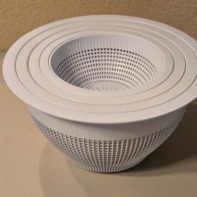 Pampered Chef Strainer and Mixing Bowls Set