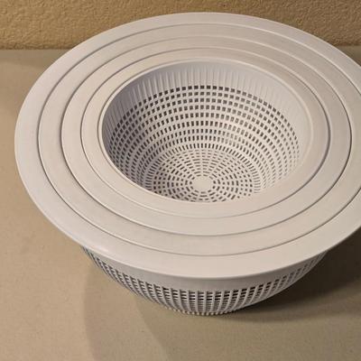 Pampered Chef Strainer and Mixing Bowls Set