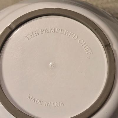 Pampered Chef Strainer and Mixing Bowls Set