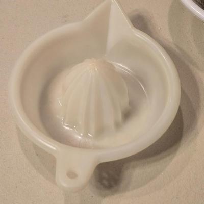 Kitchen Items Lot