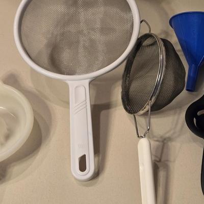 Kitchen Items Lot