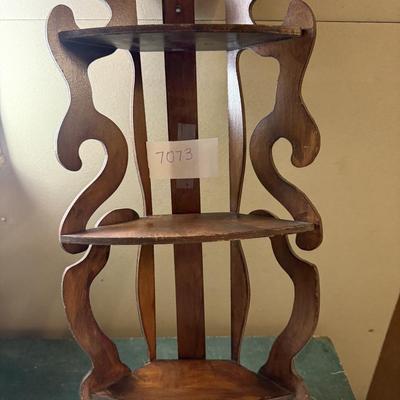Lightweight corner shelf