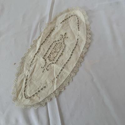 Linen Napkins, Doilies & More (HC1-MK)