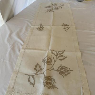 Linen Napkins, Doilies & More (HC1-MK)