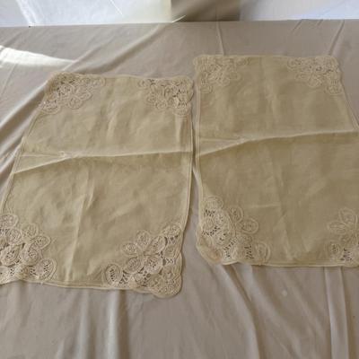 Linen Napkins, Doilies & More (HC1-MK)