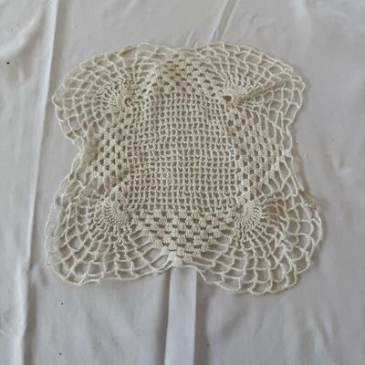 Linen Napkins, Doilies & More (HC1-MK)