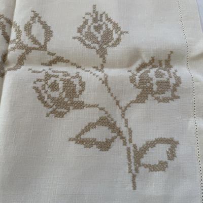 Linen Napkins, Doilies & More (HC1-MK)