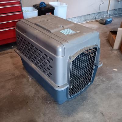 LARGE PETMATE ANIMAL KENNEL