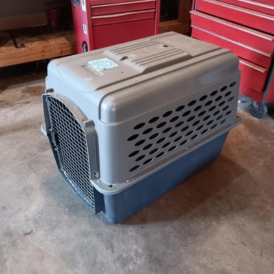 LARGE PETMATE ANIMAL KENNEL
