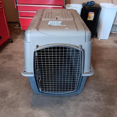 LARGE PETMATE ANIMAL KENNEL