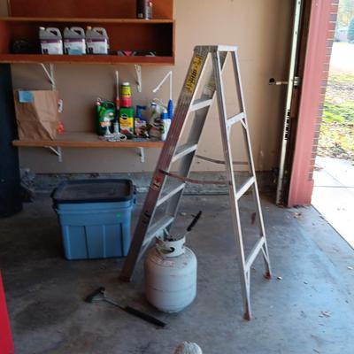 4' ALUMINUM LADDER, PROPANE TANK AND STORAGE TOTE