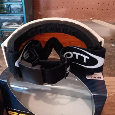 2 PAIRS OF SCOTT SKI GOGGLES