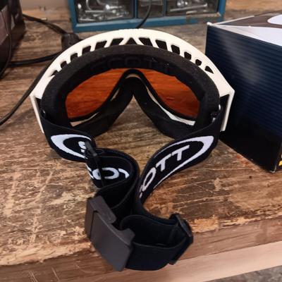 2 PAIRS OF SCOTT SKI GOGGLES