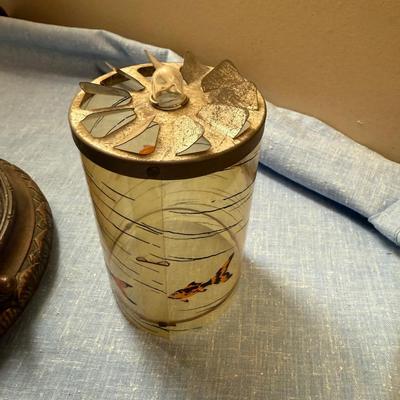 Extraordinary lamp with spinning fish