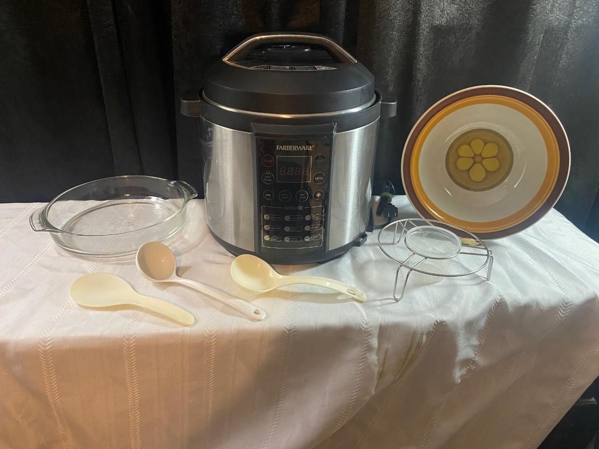 FABERWARE 6 QUART ELECTRIC PRESSURE COOKER WITH UTENSILS ANCHOR HOCKING CAKE PAN AND SERVING BOWL EstateSales
