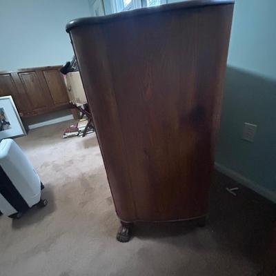 Four Drawer Serpentine W/Claw Feet Dresser (PB-BB)