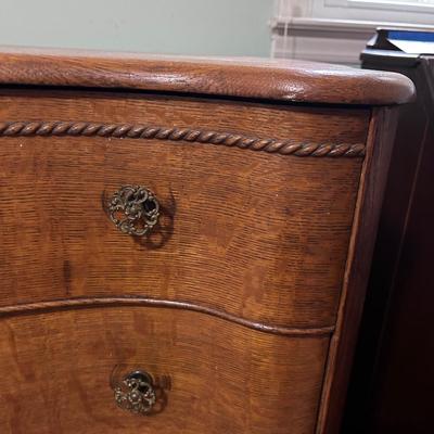 Four Drawer Serpentine W/Claw Feet Dresser (PB-BB)
