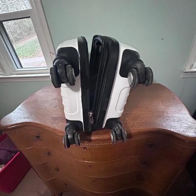 Five Piece Luggage Lot with Converters (PB-BB)