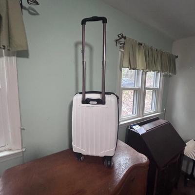 Five Piece Luggage Lot with Converters (PB-BB)