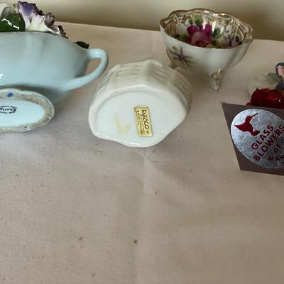Small vintage floral decorative items