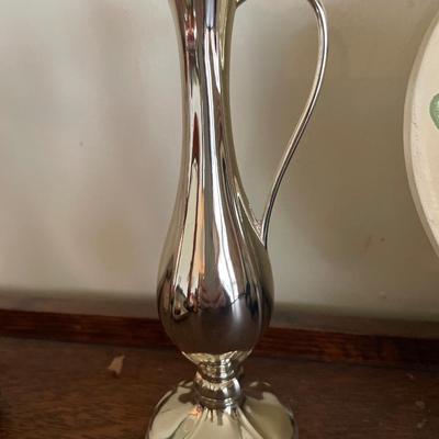 Anniversary gifts and 2 vases