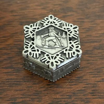 Mini bottle set and ski trinket box