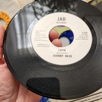 Lot of 35 Vinyl Records 45rpm Johnny Nash, The Equals, The Kingsmen, The Box Tops, Four Tops, Johnny Rivers