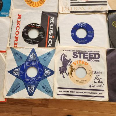 Lot of 35 Vinyl Records 45rpm Johnny Nash, The Equals, The Kingsmen, The Box Tops, Four Tops, Johnny Rivers