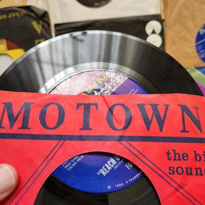 Lot of 35 Vinyl Records 45rpm Johnny Nash, The Equals, The Kingsmen, The Box Tops, Four Tops, Johnny Rivers