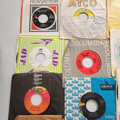 Lot of 35 Vinyl Records 45rpm Johnny Nash, The Equals, The Kingsmen, The Box Tops, Four Tops, Johnny Rivers