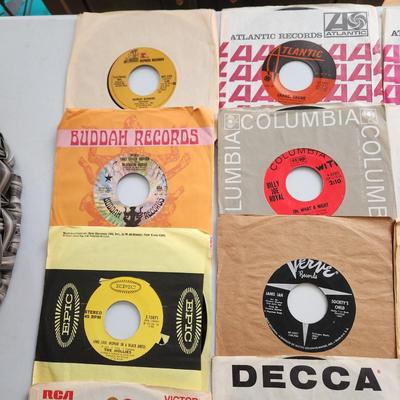 Lot of 35 Vinyl Records 45 rpm Jukebox the Hollies Who ,The Guess Who