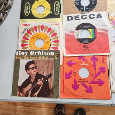 Lot of 35 Vinyl Records 45 rpm Jukebox the Hollies Who ,The Guess Who