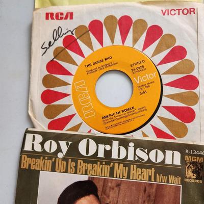 Lot of 35 Vinyl Records 45 rpm Jukebox the Hollies Who ,The Guess Who