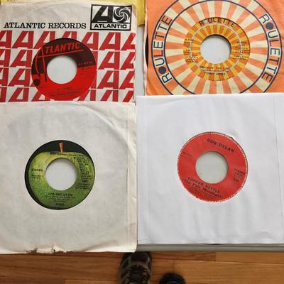 Lot of 35 Vinyl Records 45 rpm Jukebox Wings, Young Rascals, Roy Orbison, Otis Redding